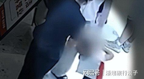 教练被群殴!欧冠50人冲突:贡多齐中指挑衅 冲里昂球迷喊马赛加油