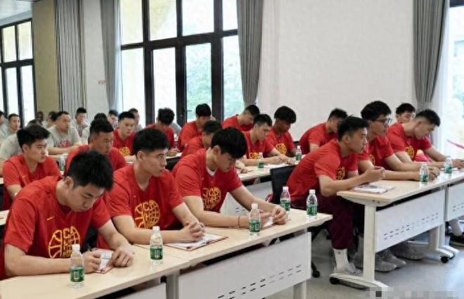 中超6队争第二,大连两连客迎大考,泰山队+国安后劲十足,重庆有掉队趋势