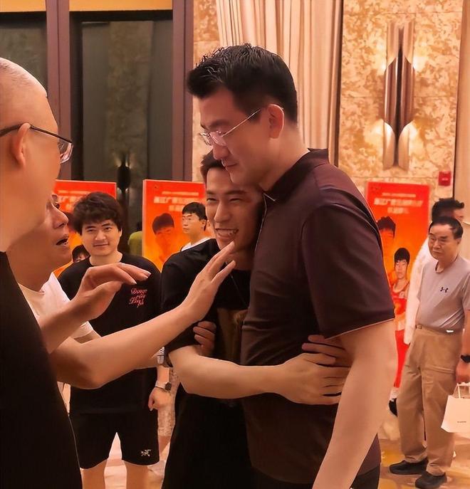 全市场:米兰盯上马兹拉维,阿莫林主要看中他的多面性
