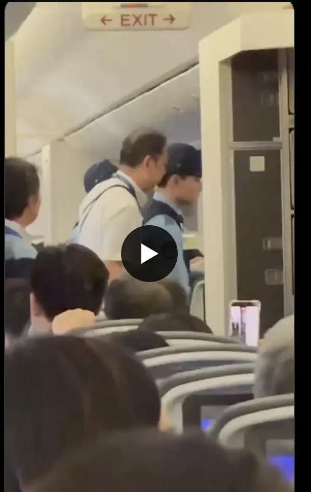 黄蜂用双向合同签下伊利诺伊大四后场,他是落选秀中的佼佼者?