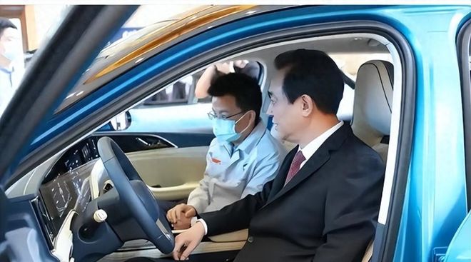 贾国龙最新发声:结合西贝惨痛的教训,“恳请监管部门进一步厘清高流量网络账号的言论边界,区分正常舆论监督与网络软暴力等”