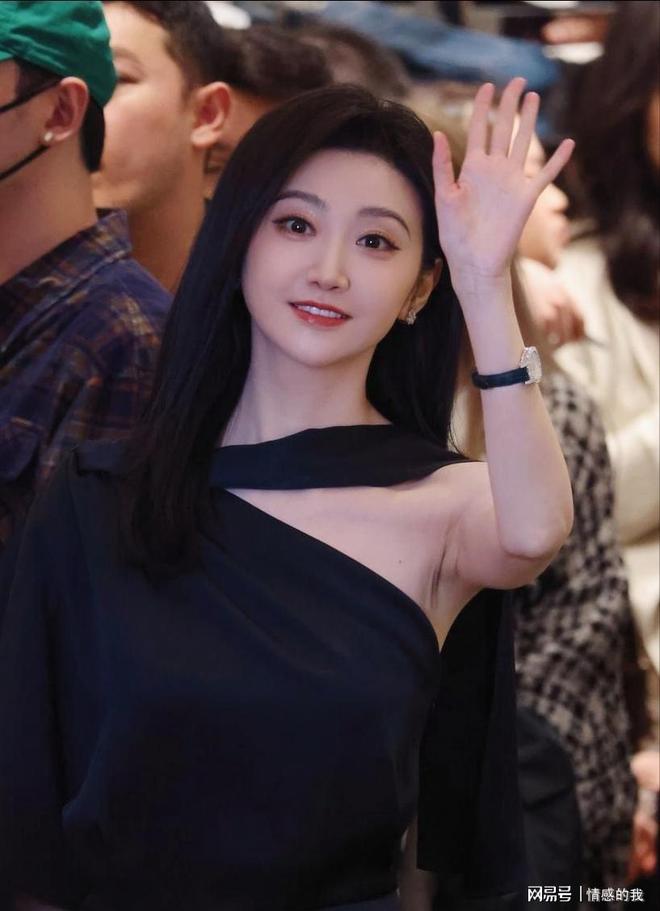 4年2.29亿,福克斯坑苦马刺!老板儿子“赶人”+搭首轮才能送走?