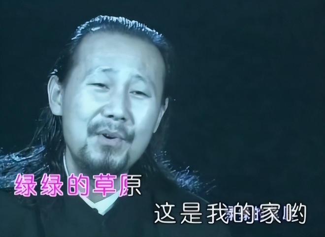 上海歌手乘网约车遭遇严重车祸!副驾驶座扭曲变形,前挡风玻璃几乎完全碎裂,本人发文提醒