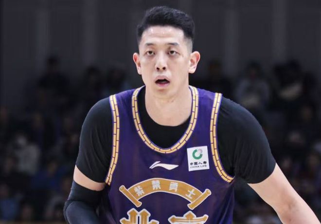 皇马1.4亿巨星5场0球!被穆帅提前换下:2失良机 评分5.8全场最差