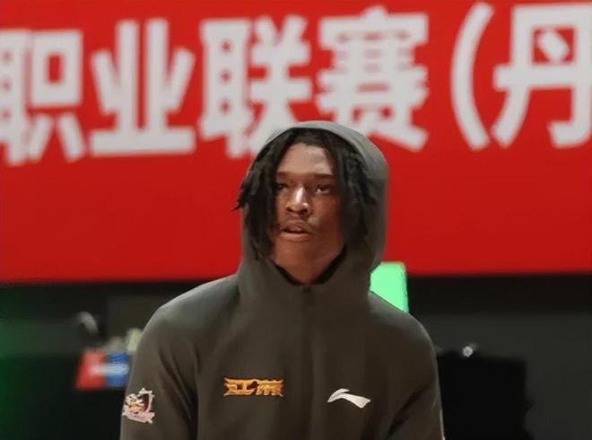 首胜!骑士3人20+拒篮网22分逆转 哈登8中1准三双米切尔22分