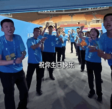 47岁杭州女医生“炸翻”朋友圈:高血脂练回正常,马甲线清晰可见!她只在客厅做了一件事